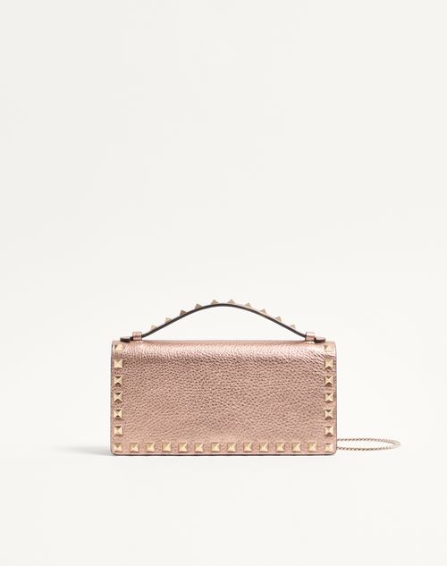 Valentino Garavani - Rockstud Laminated Grainy Calfskin Wallet With Chain - Rose Cannelle - Woman - Clutches